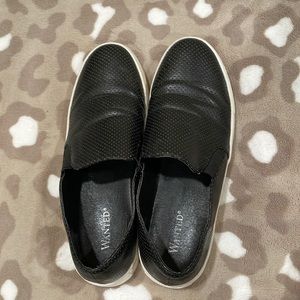 Wanted black shoes